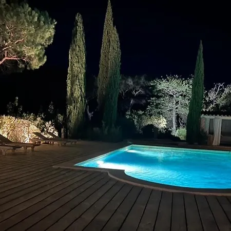 Beautiful 5 Bedroom Family House With Pool *