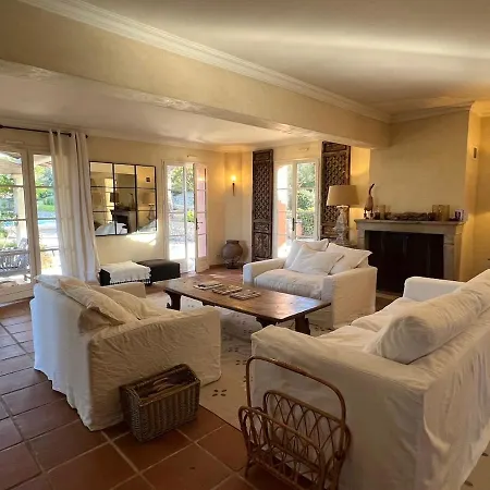 Beautiful 5 Bedroom Family House With Pool וילה *