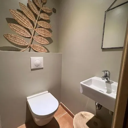 וילה Beautiful 5 Bedroom Family House With Pool