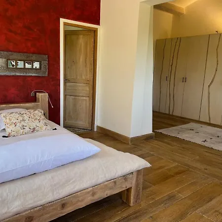 Beautiful 5 Bedroom Family House With Pool *