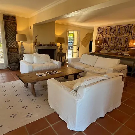 וילה Beautiful 5 Bedroom Family House With Pool