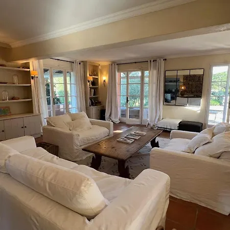 Beautiful 5 Bedroom Family House With Pool וילה *