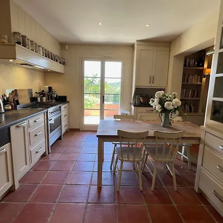 Beautiful 5 Bedroom Family House With Pool וילה *