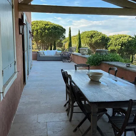 Beautiful 5 Bedroom Family House With Pool *